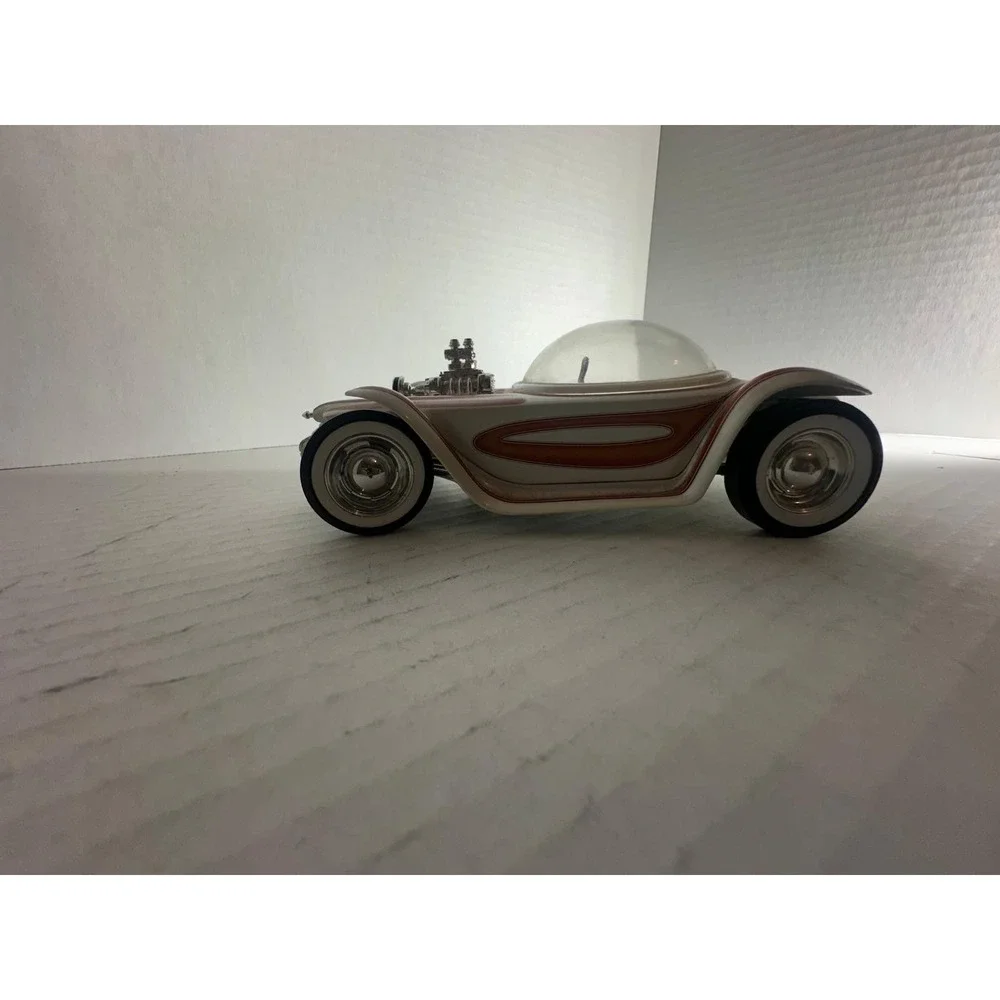 Mattel Beatnik Bandit Diecast Car White Red 2001 Toy Vehicle